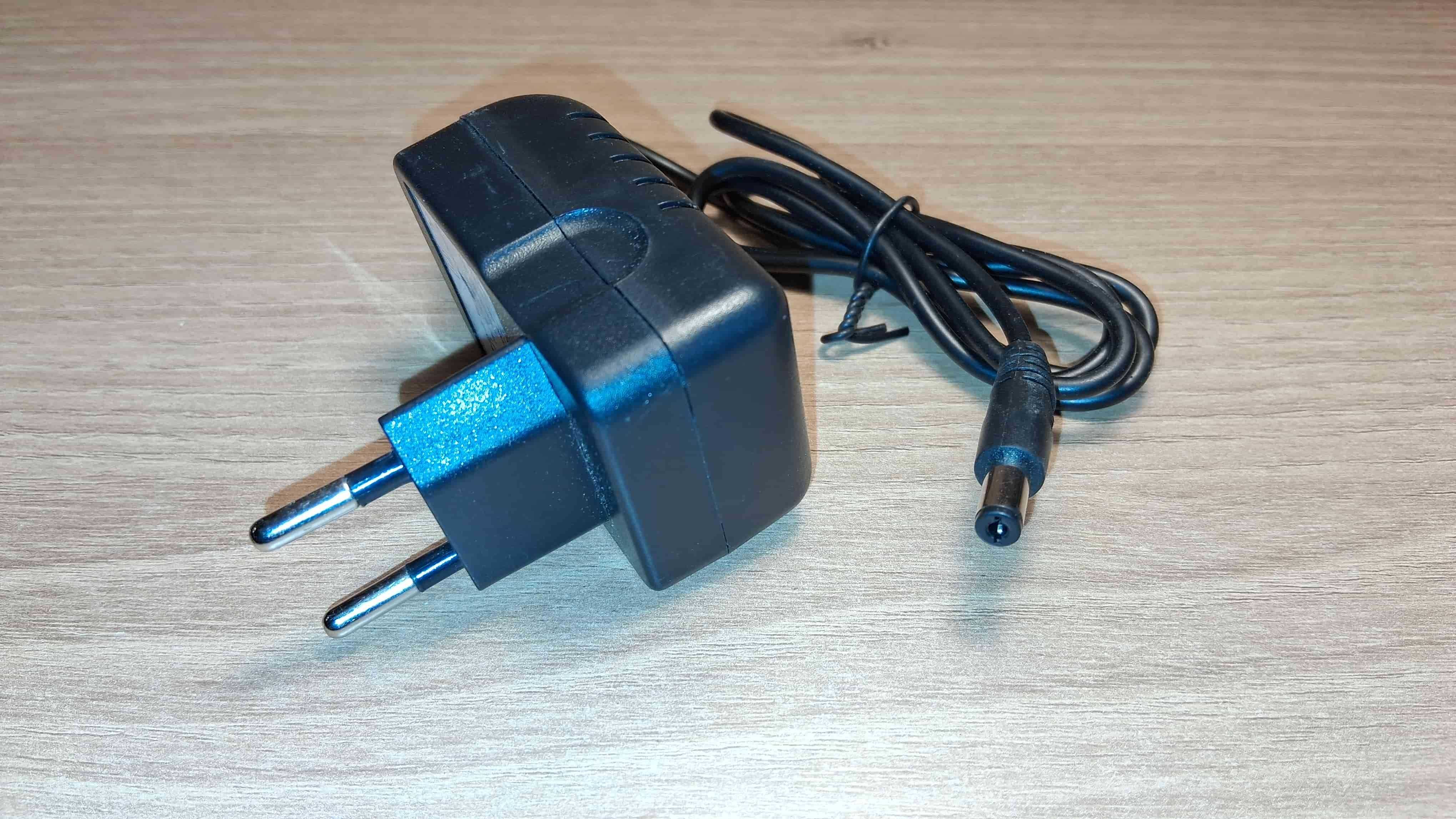 Zasilacz 10V 0.5A Wtyk DC – Model 480-E.S