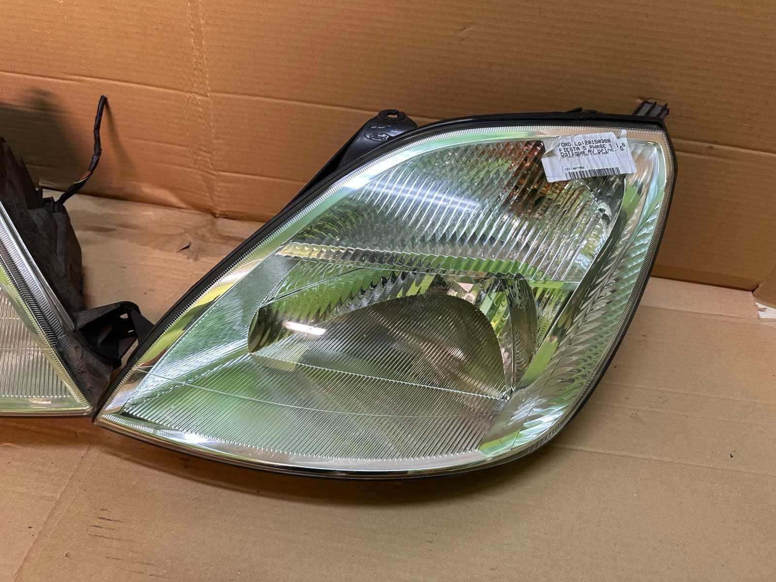 Lampa przednia Ford Fiesta Mk6 05r.