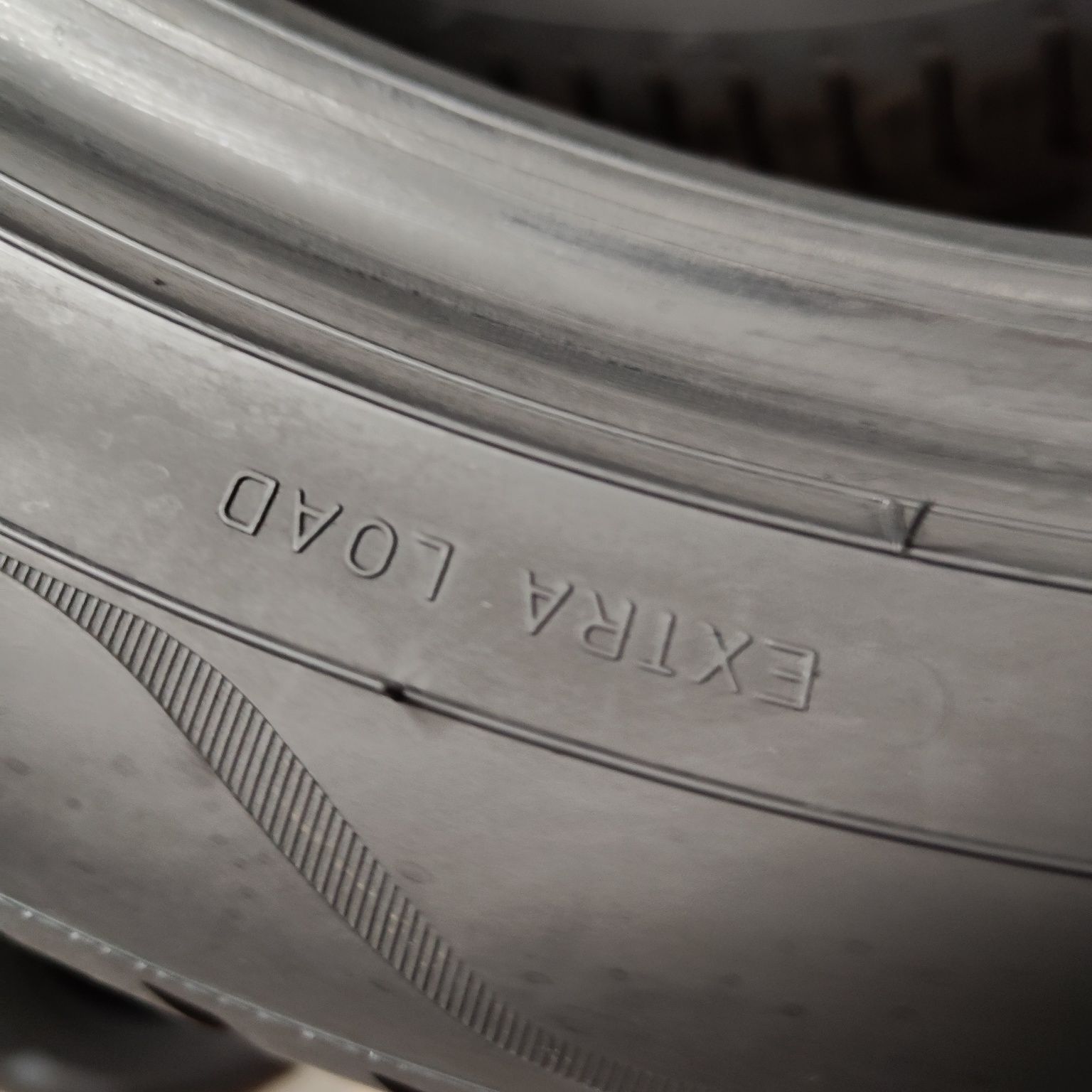 225/50/18 XL Sprzedam parę opon całorocznych Goodyear