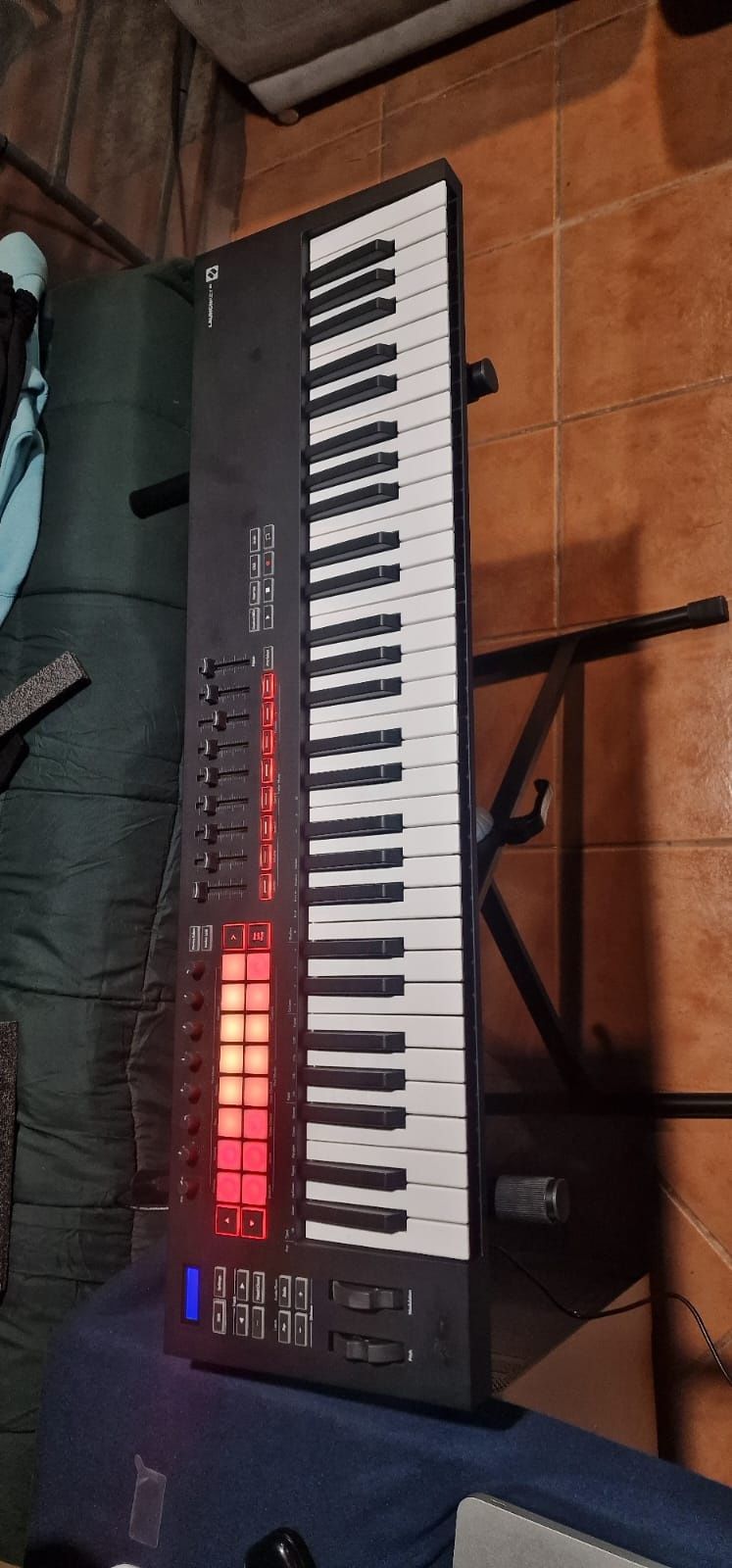 Piano Controlador midi LAUNCHKEY 61