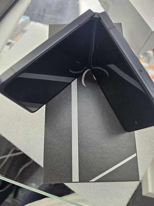 Samsung galaxy Zflip 7 ..512gb