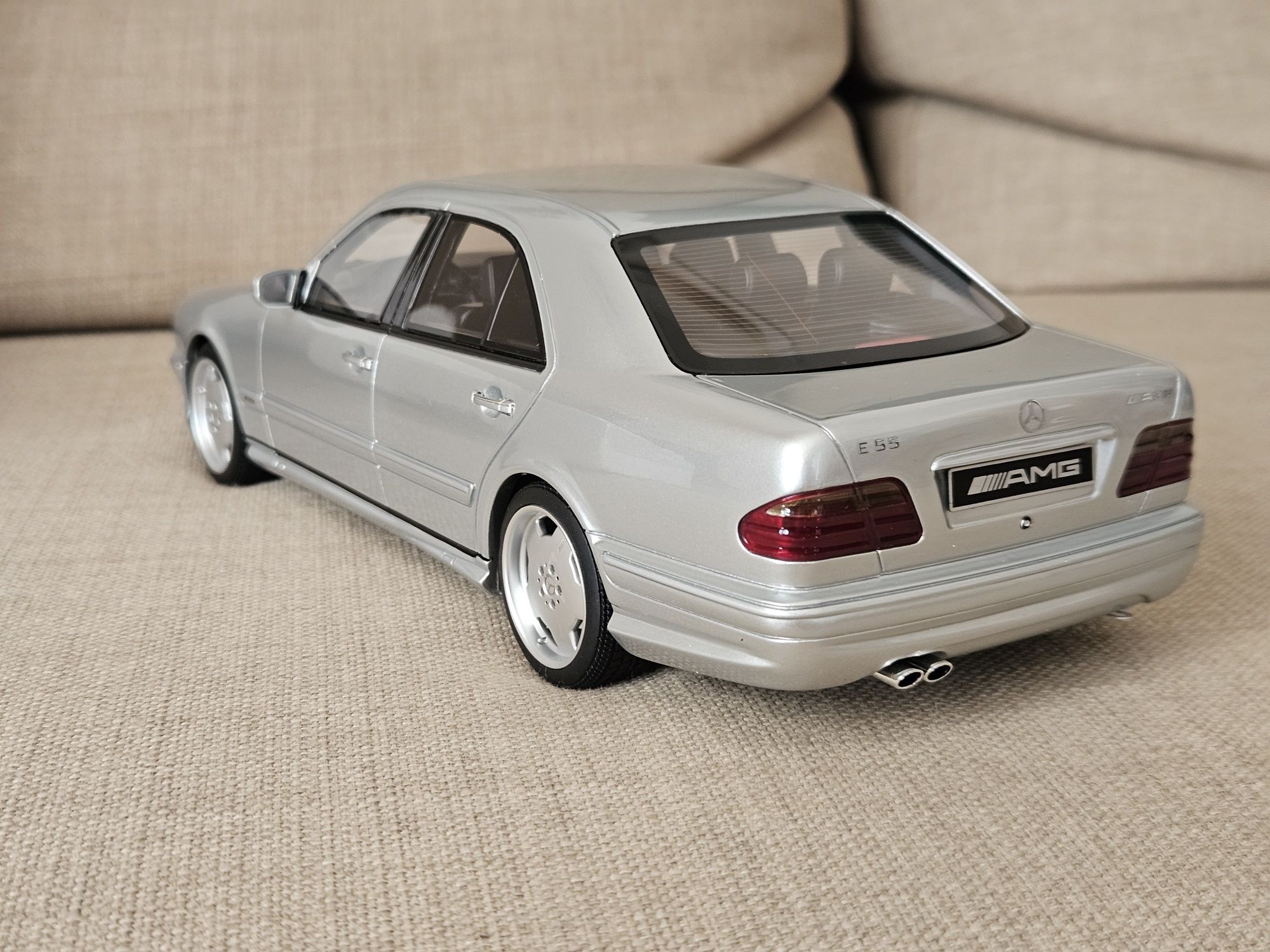 Mercedes Benz E55 AMG W210 1:18 Otto Models LIMIT!