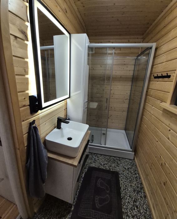 Domki pod Sosnami PREMIUM Jacuzzi  Basen Sauna DUŻA WIATA Radawa