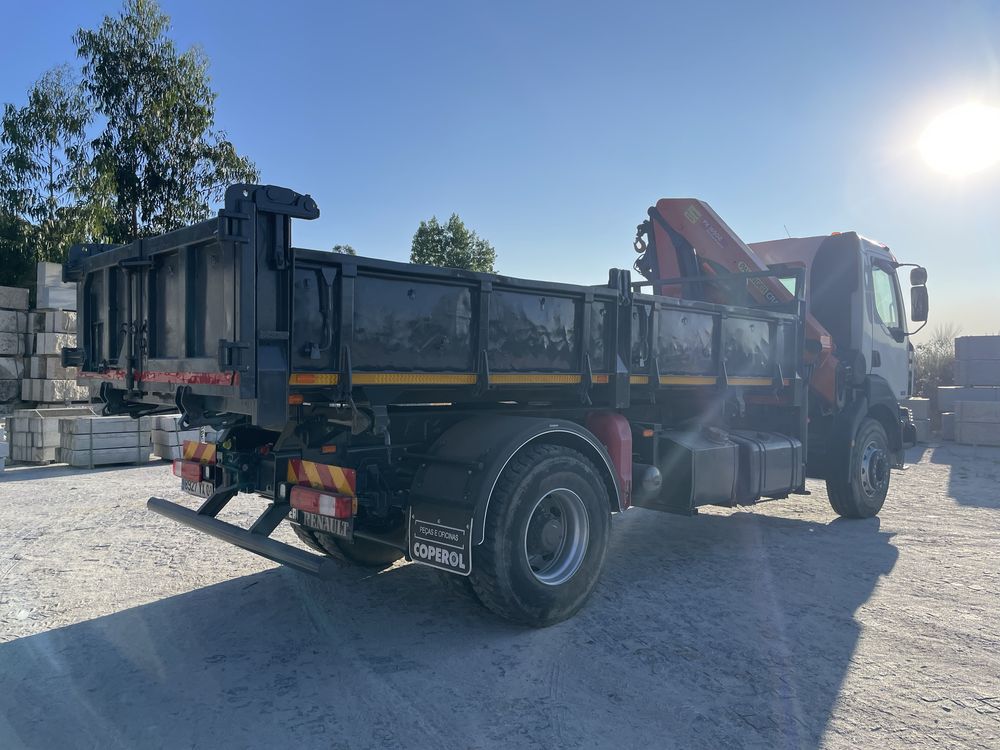 Camião Renault Kerax 320 com grua Palfinger PK16502