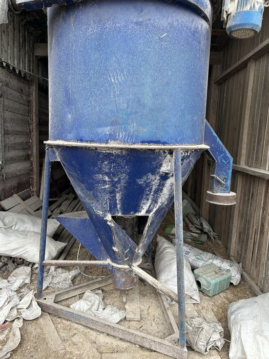 Продам кормозмішувач