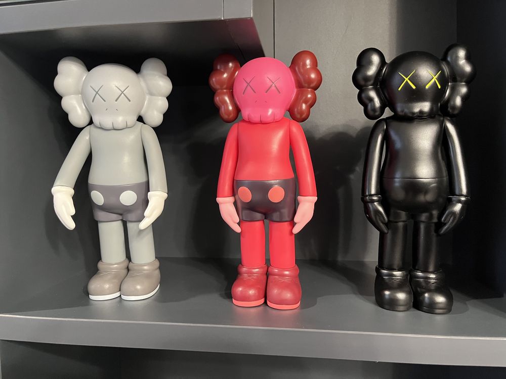 Статуетка ,іграшка KAWS