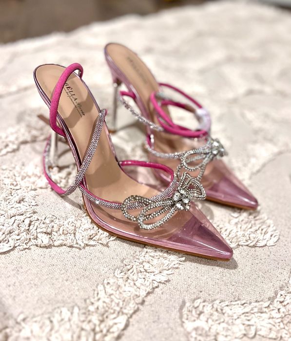 Transparentne viralowe szpilki z kokardą