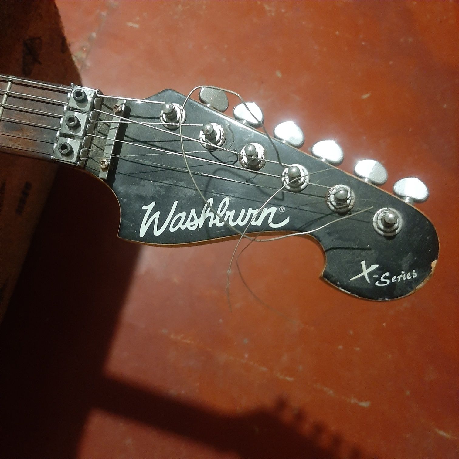 Продам гитару Washburn
