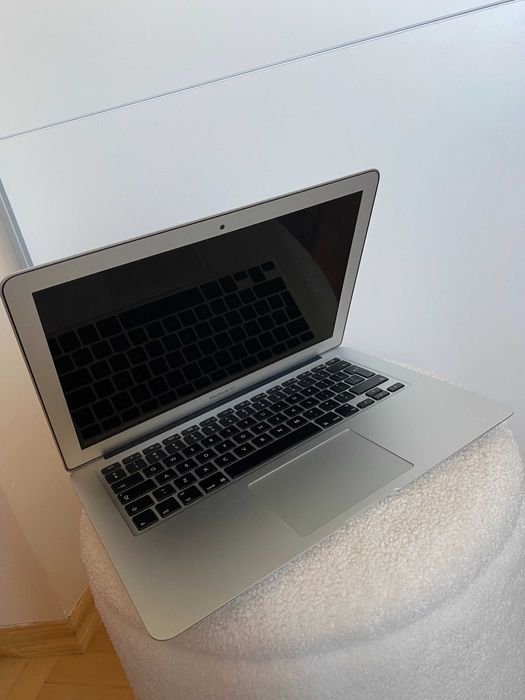 Apple Macbook Air 2017 13 cali 8 GB