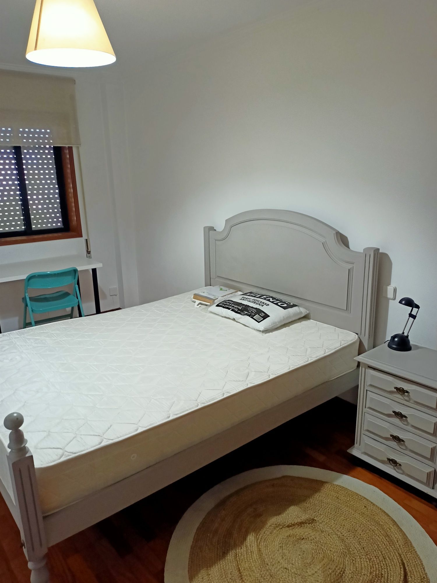 Quarto em apartamento ao Polo Universitário c/ despesas incluídas