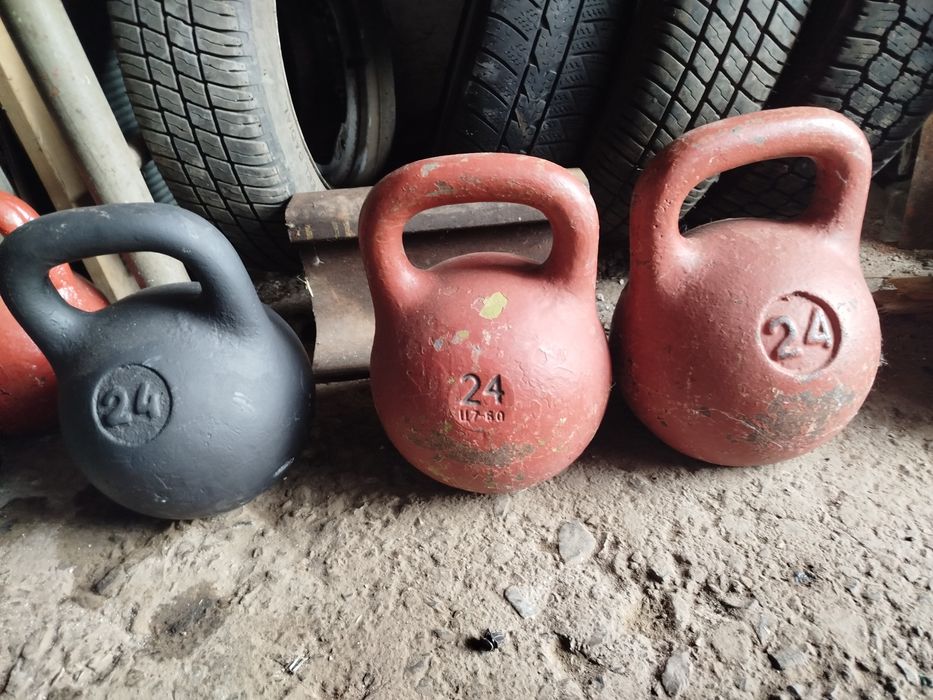 Гири спортивные 24 кг.32 кг 16 кг и гантели