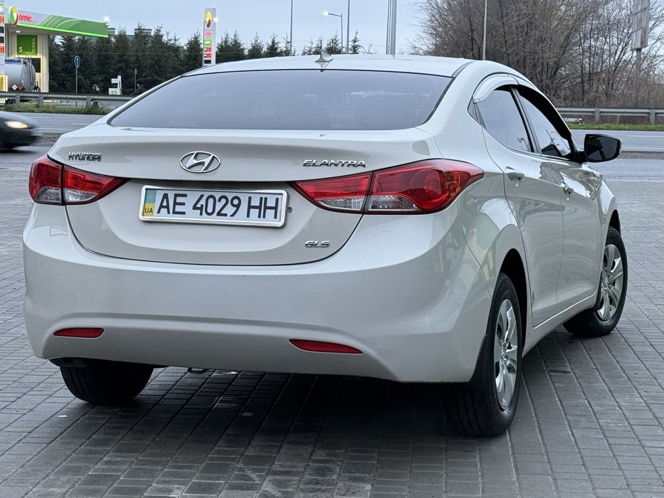 Hyunbai Elantra офіційна