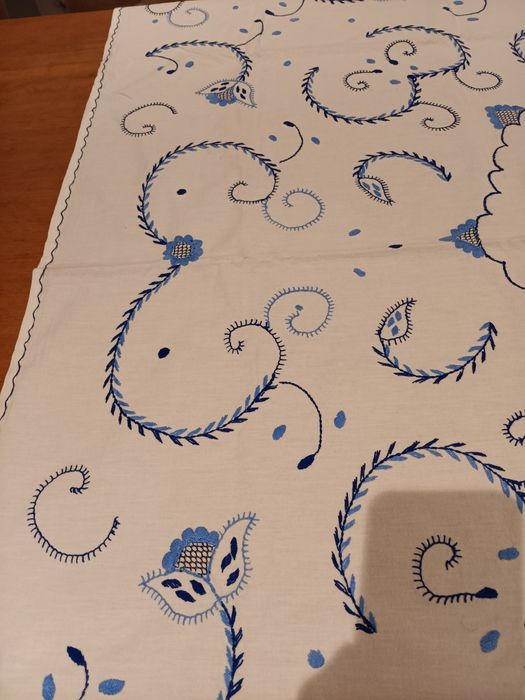 Toalha bordada com 6 guardanapos