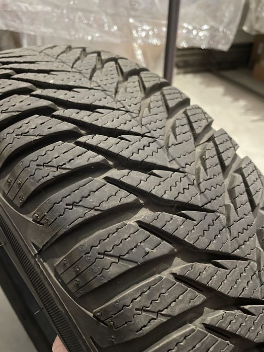 Зимові шини Goodyear Ultragrip 8
