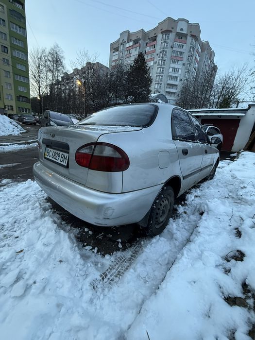 Автомобіль daewoo lanos