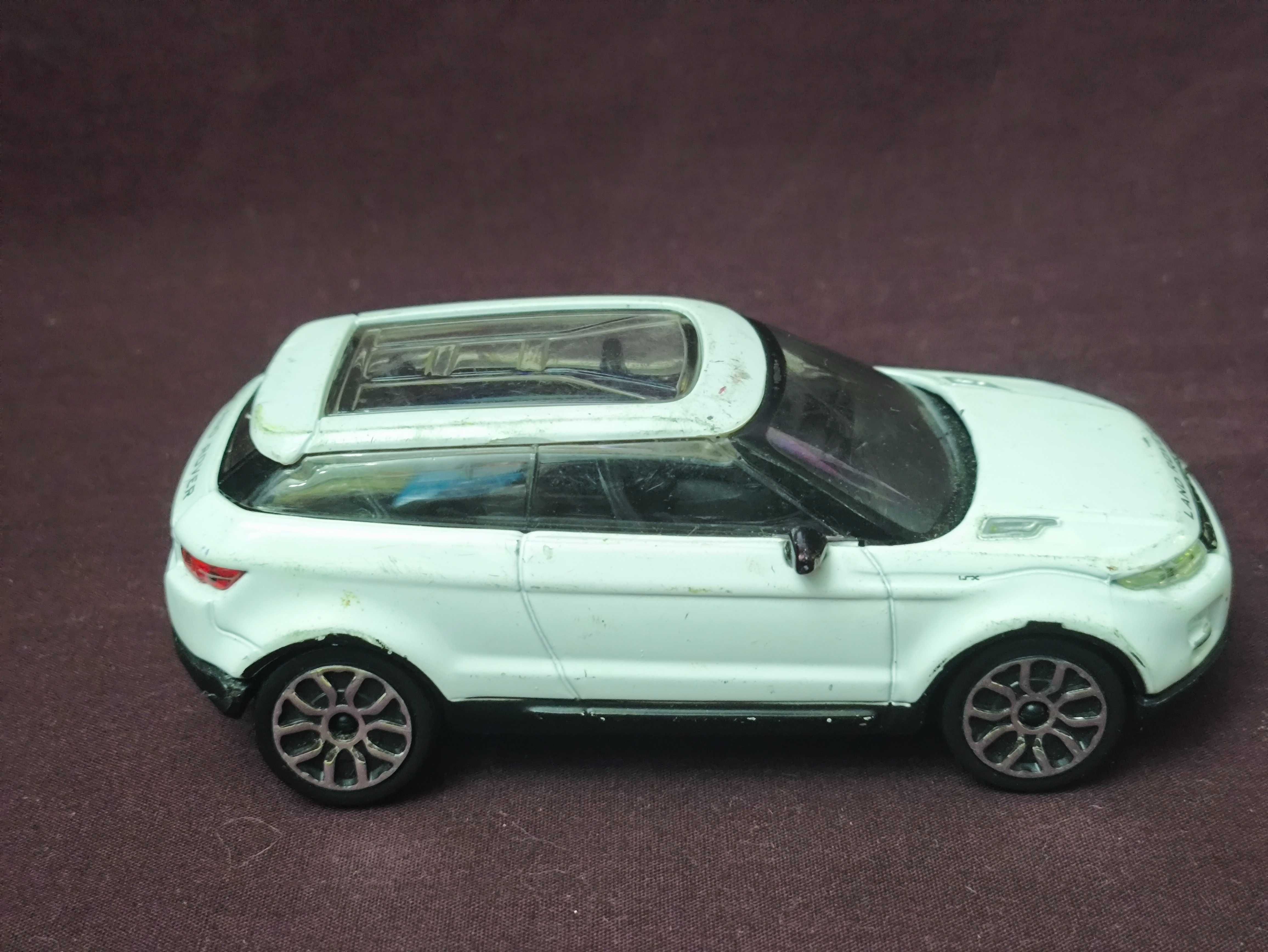 Машинка Land Rover LRX Concept 1:43 Bburago