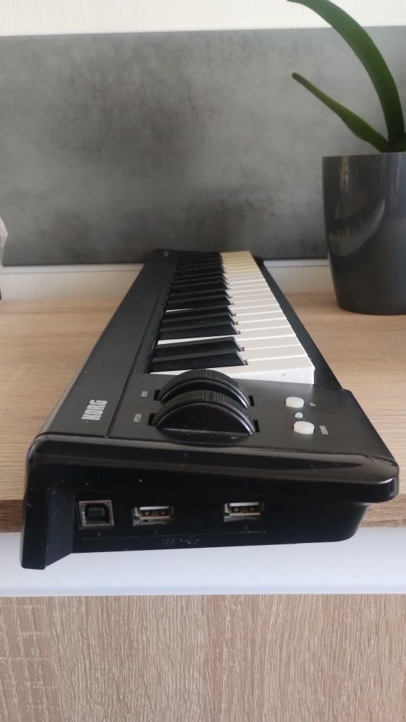 Миди клавиатура Korg 37