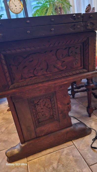 Meble antyczne biurko