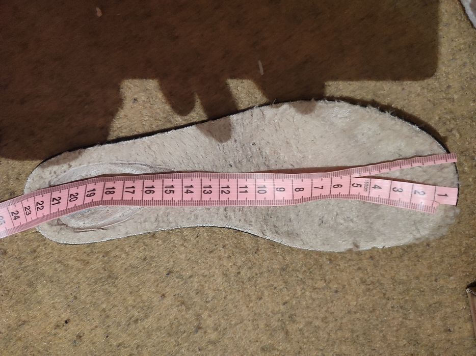 Зимові сапоги на дівчинку.