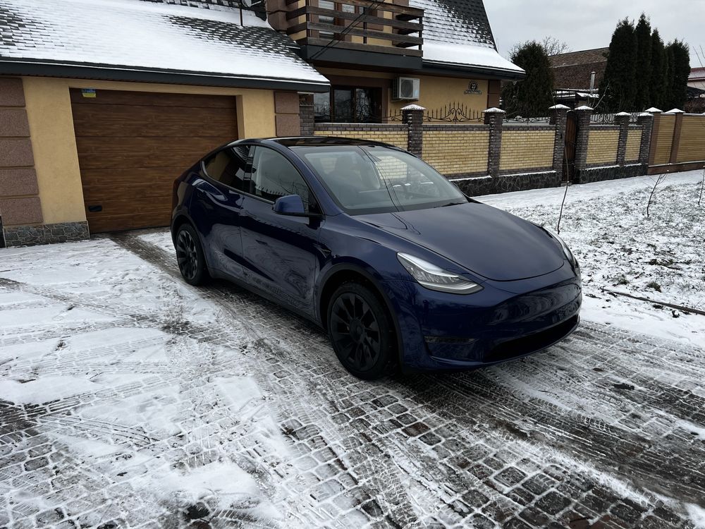 Tesla model Y 2023 рік лонг AWD пробіг 7300км