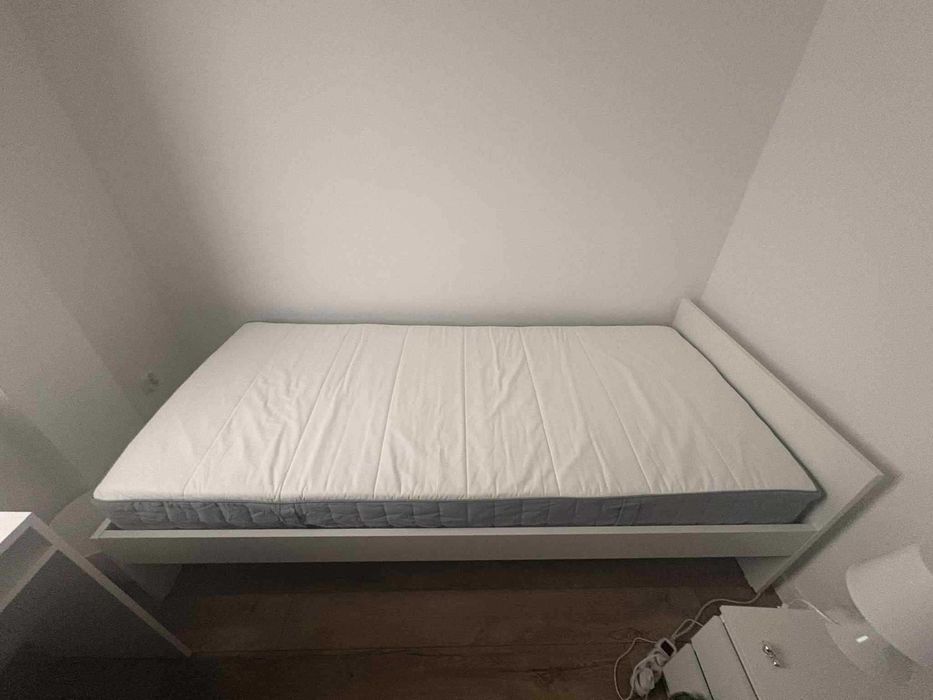 Łóżko młodzieżowe z materacem