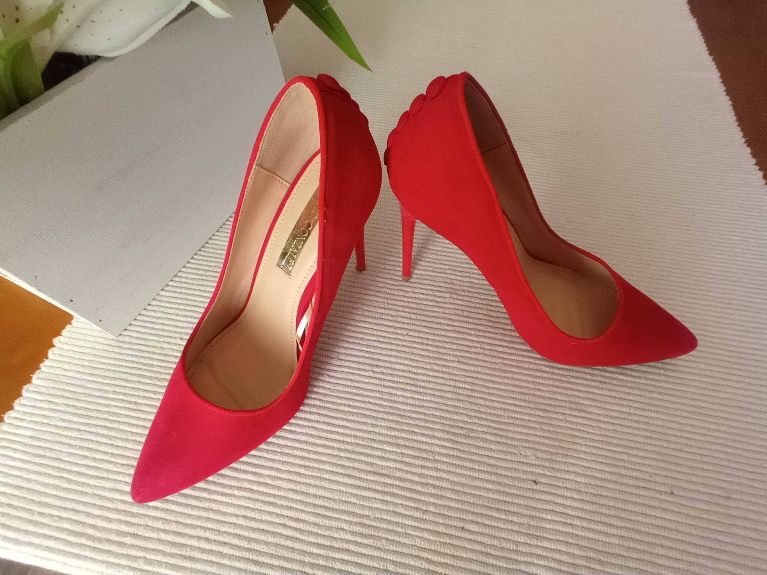 Sapatos lindos vermelhos camurça estiletes 38 novos
