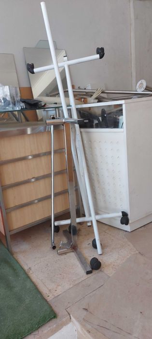 Equipamento, mobiliário e decoração para lojas
