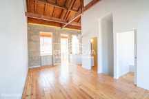 Moradia T2+1 Renovada  com Terraço no Centro de Valadares AR/048177CO