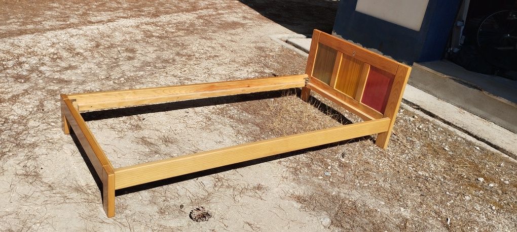 Cama individual de criança em pinho maciço