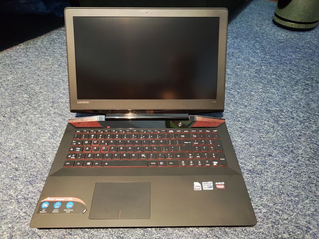 Laptop Lenovo Y700 AMD FX/8GB/Radeon R9 /SSD/15.6/HDMI