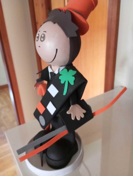 Boneco universitário finalista em espuma