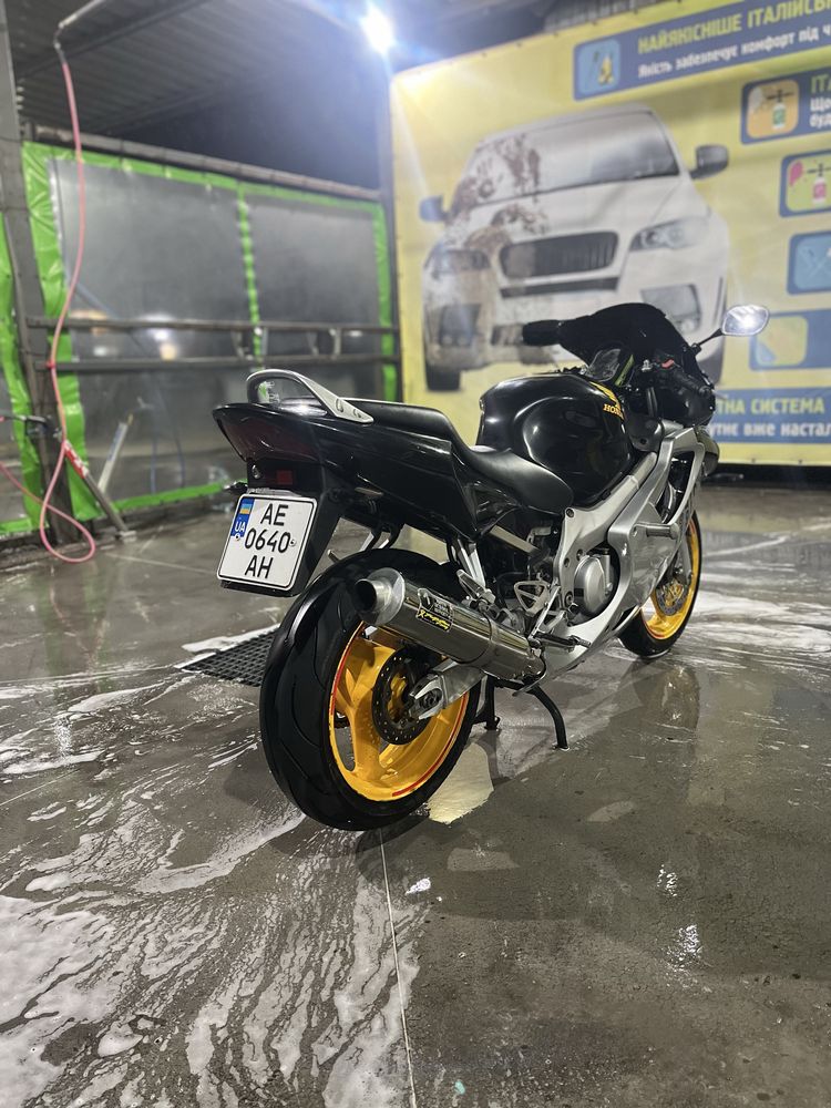 Продам  honda CBR 600 f4