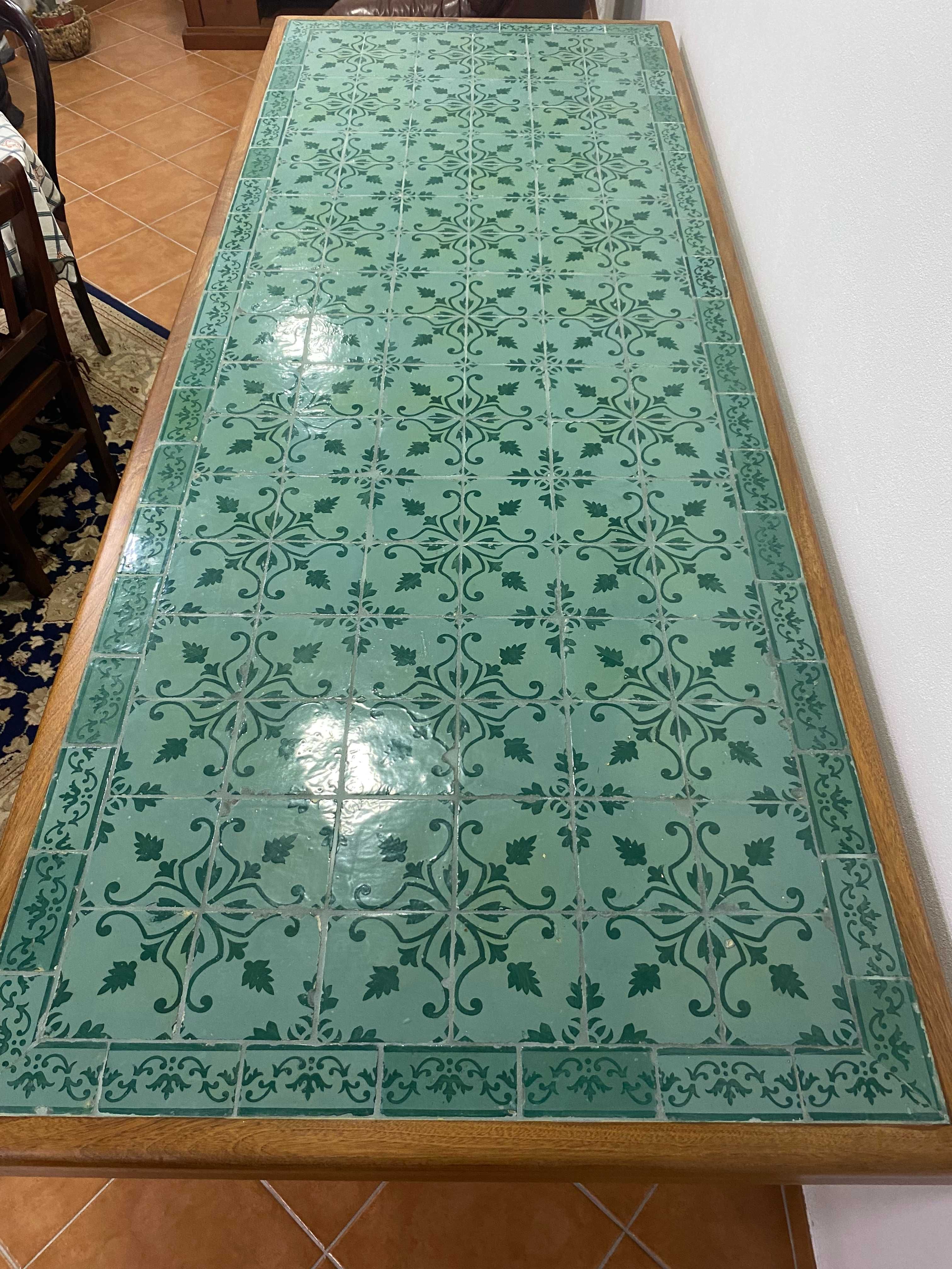 Mesa Rústica com Azulejo Centenário
