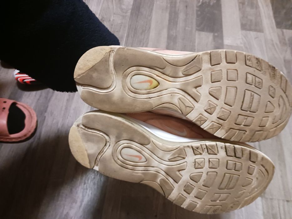 Продам кроссовки