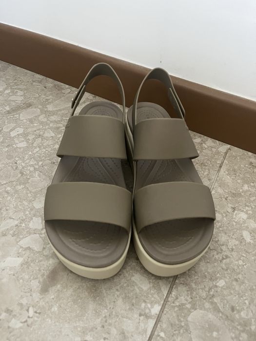 Босоніжки жіночі Crocs