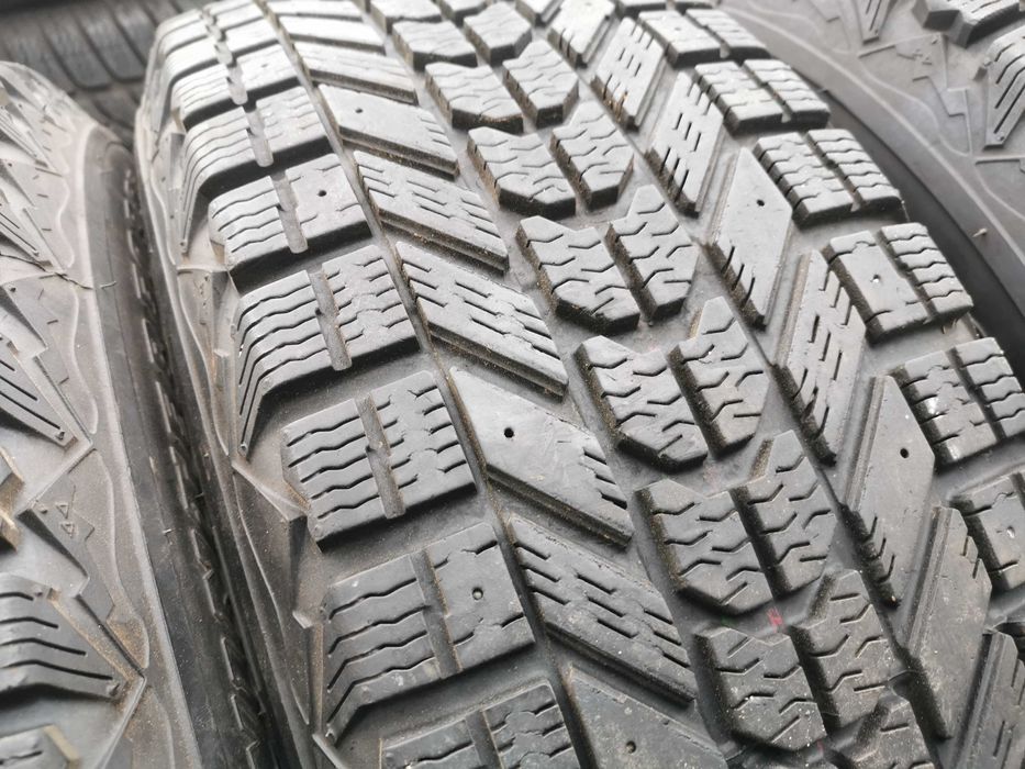 Firestone Winterforce UV 235/65r17 103S 7-8mm N1233