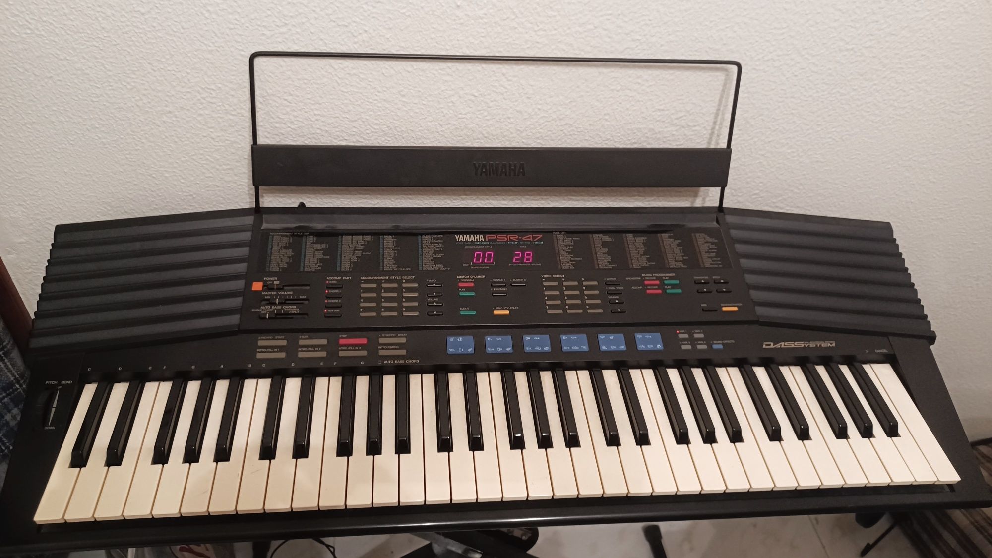 Teclado Yamaha PSR-47 – Vintage, completo e funcional

Órgão eletrónic