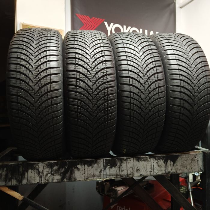 215/60/17 XL Sprzedam komplet opon całorocznych Goodyear