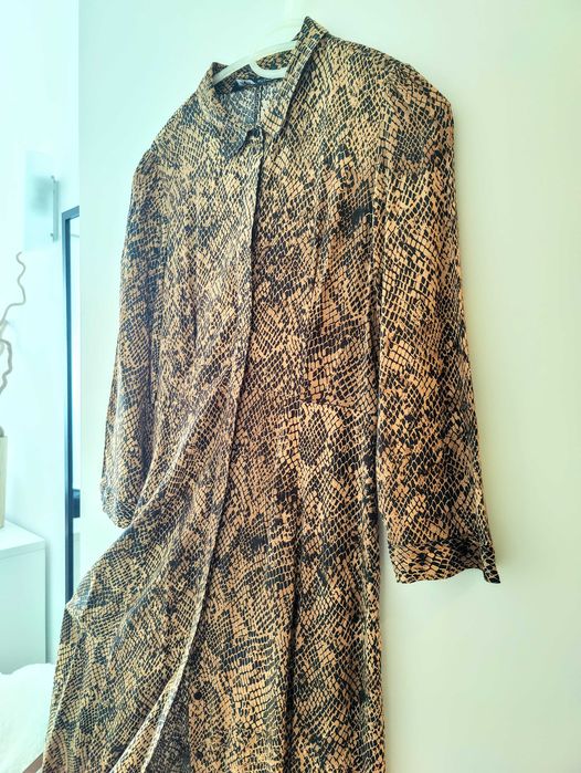 Vestido comprido camiseiro, padrão animal, Zara