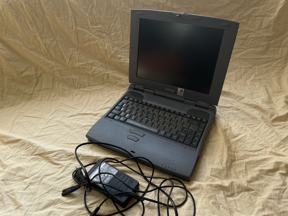 Вінтажний робочий ноутбук Toshiba Sattelite 1555 CDS 1990ті + адаптер