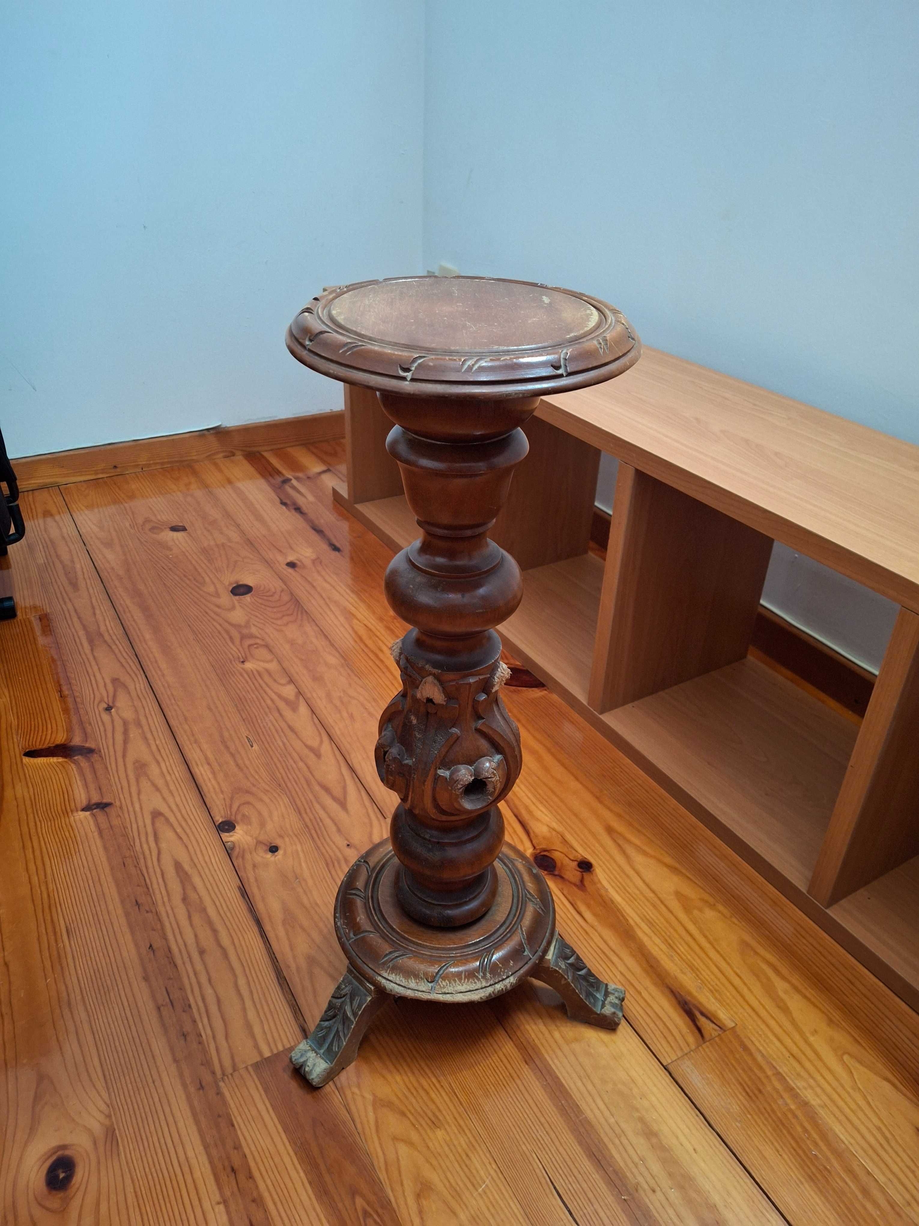 Apoio de mesa em madeira