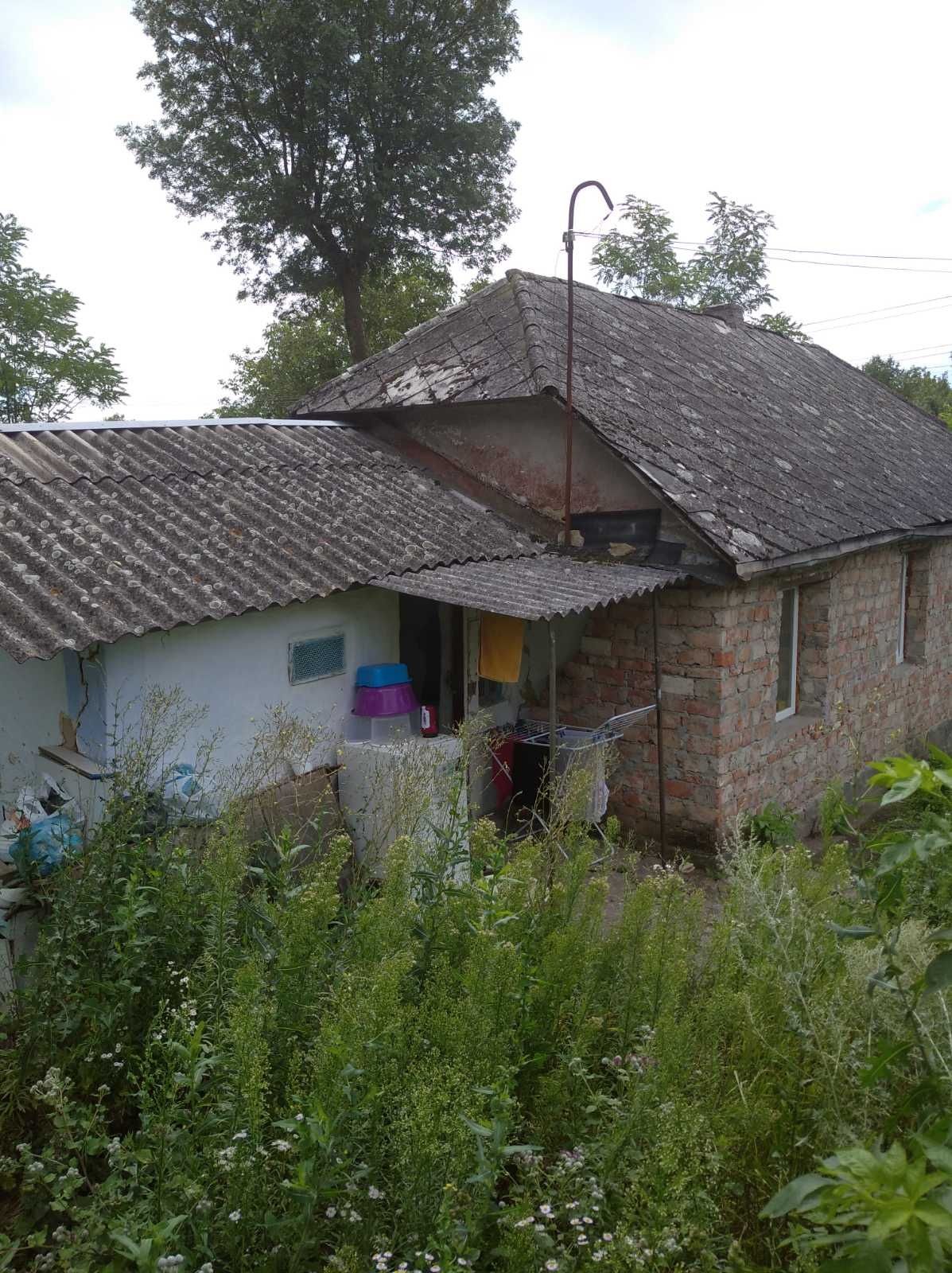 Продається будинок в містечку біля Сатанова,  село Юринці Шевченка 25.