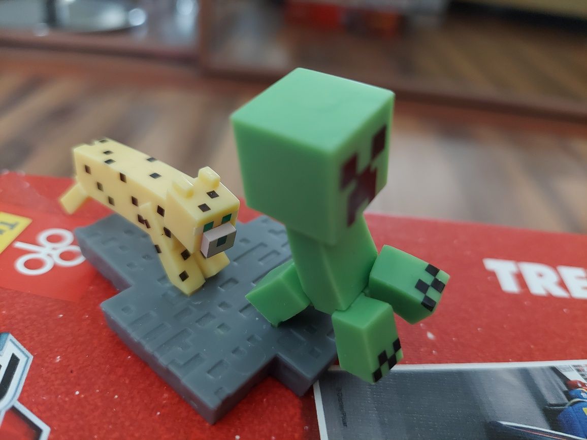 Zestaw mini figurek Minecraft + oryginalne pudełka i naklejki.