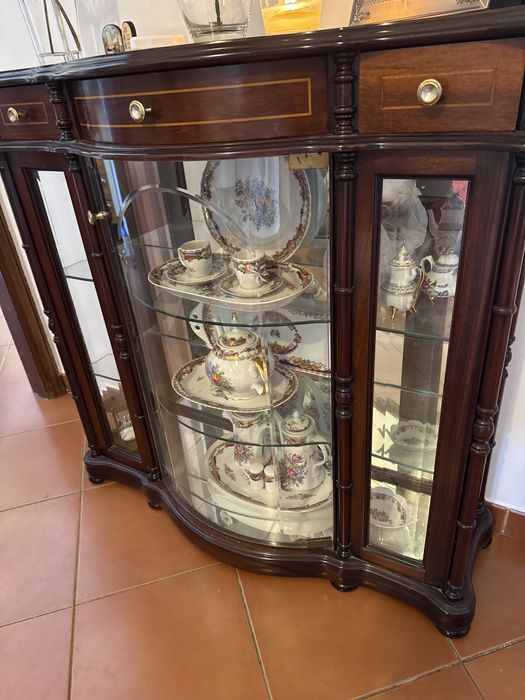 MOVEL CRISTALEIRA com 3 gavetas estilo classico