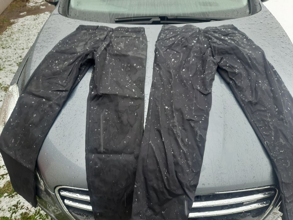 Штаны поліції Британії чорні