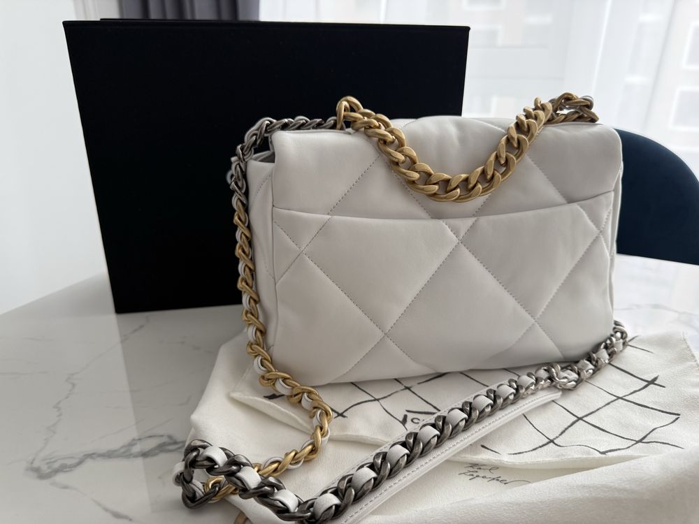 Нова сумка Chanel 19 white
