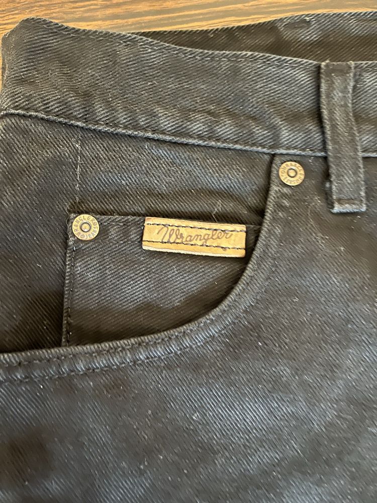 Czarne jeansy Wrangler