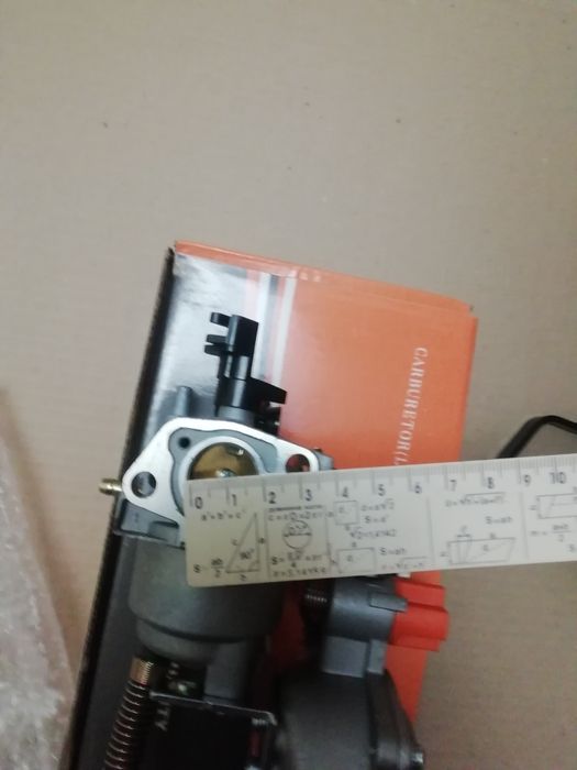 Карбюратор на генератор, розмір по шпилька 42 мм. .