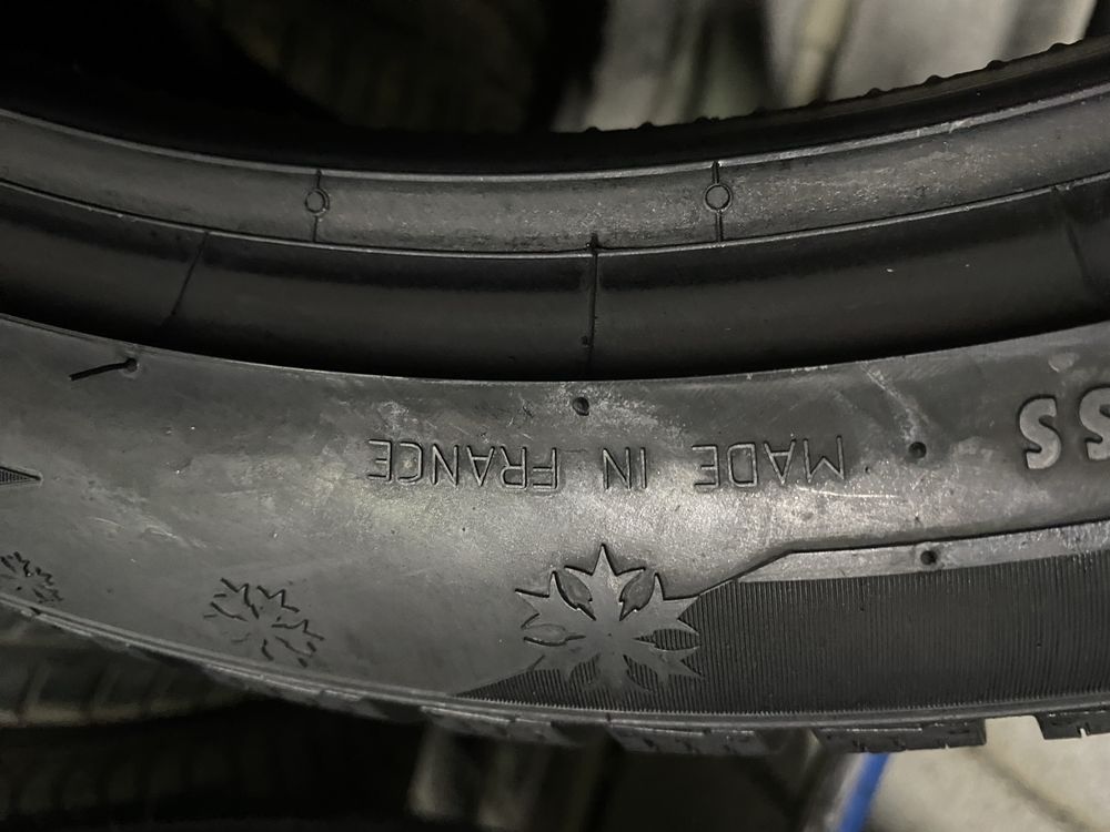Зимові шини 225/40 R18 (92V) TYFOON