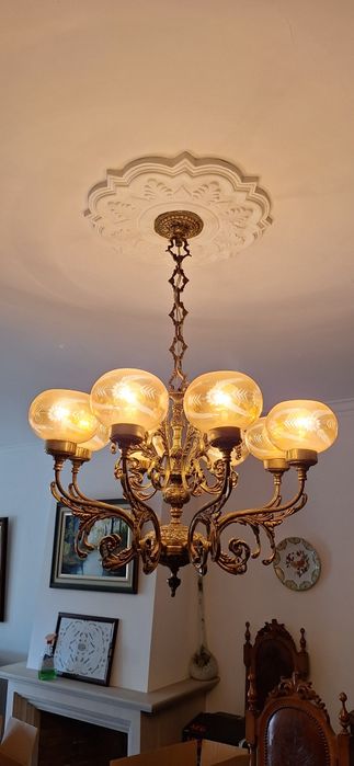 Lustre com 8 luminárias